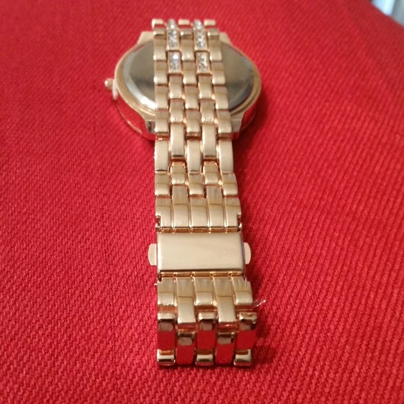 $$$ Geneva Watch Goldtone Stainless Steel $$$ - Picture 3 of 5
